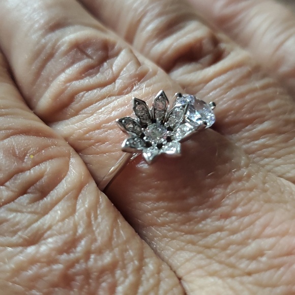 STERLING SILVER FLOWER PETAL RING - Picture 3 of 5